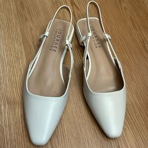 Journee Women’s Ivory Goring Paislee Square Toe Block Heel Slingback Shoe